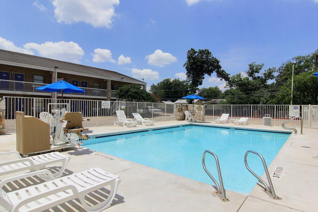 Motel 6 Austin, Tx - Central Downtown Ut Екстериор снимка