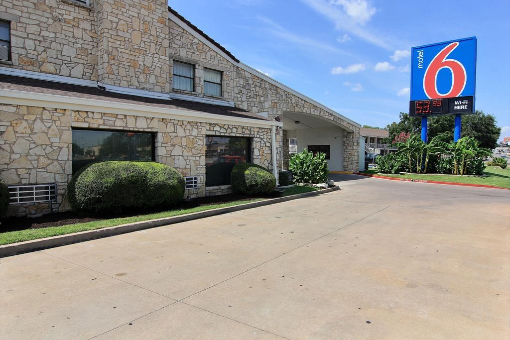 Motel 6 Austin, Tx - Central Downtown Ut Екстериор снимка