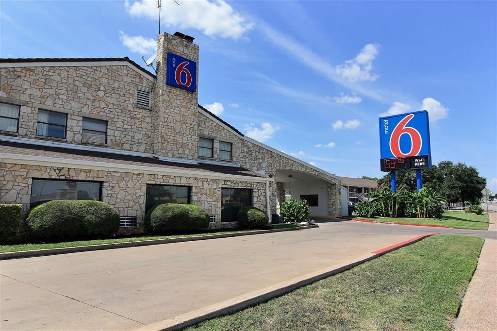 Motel 6 Austin, Tx - Central Downtown Ut Екстериор снимка