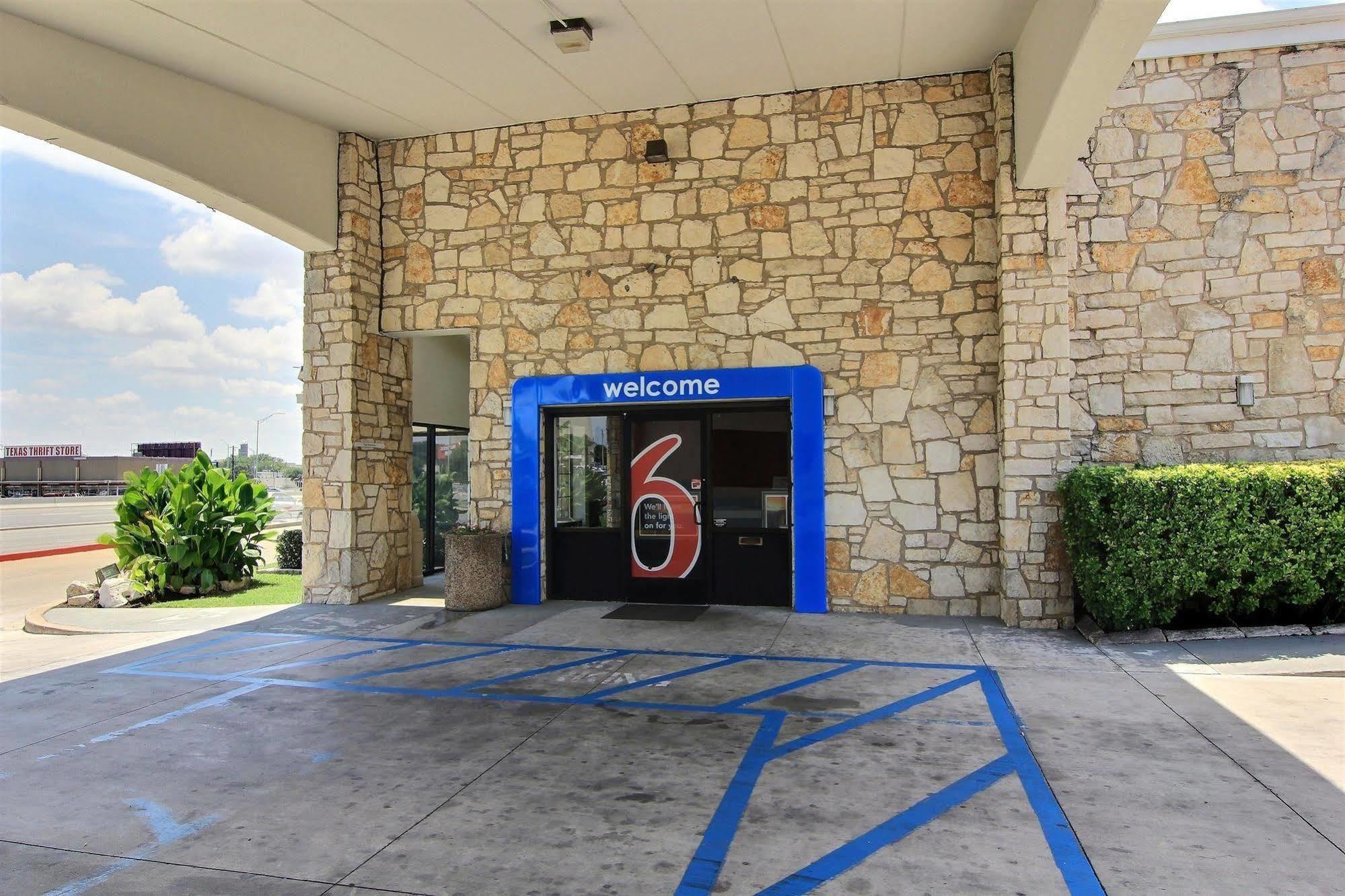 Motel 6 Austin, Tx - Central Downtown Ut Екстериор снимка