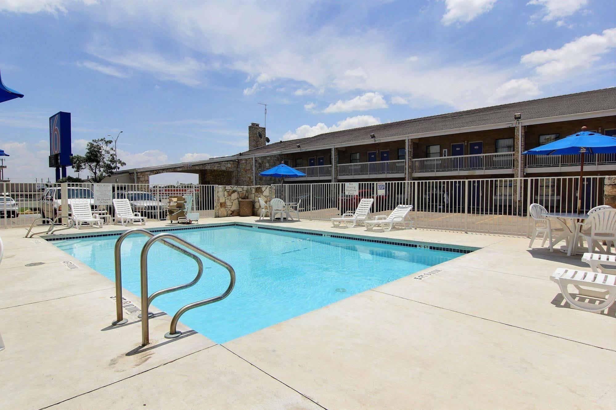 Motel 6 Austin, Tx - Central Downtown Ut Екстериор снимка